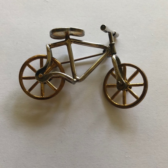 Jewelry - Bicycle pin